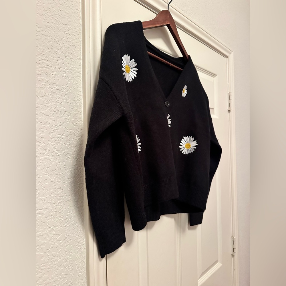 Floral Daisy Knit Cardigan Y2K Long Sleeve V Neck Cropped Daisy, Large - Picture 6 of 11